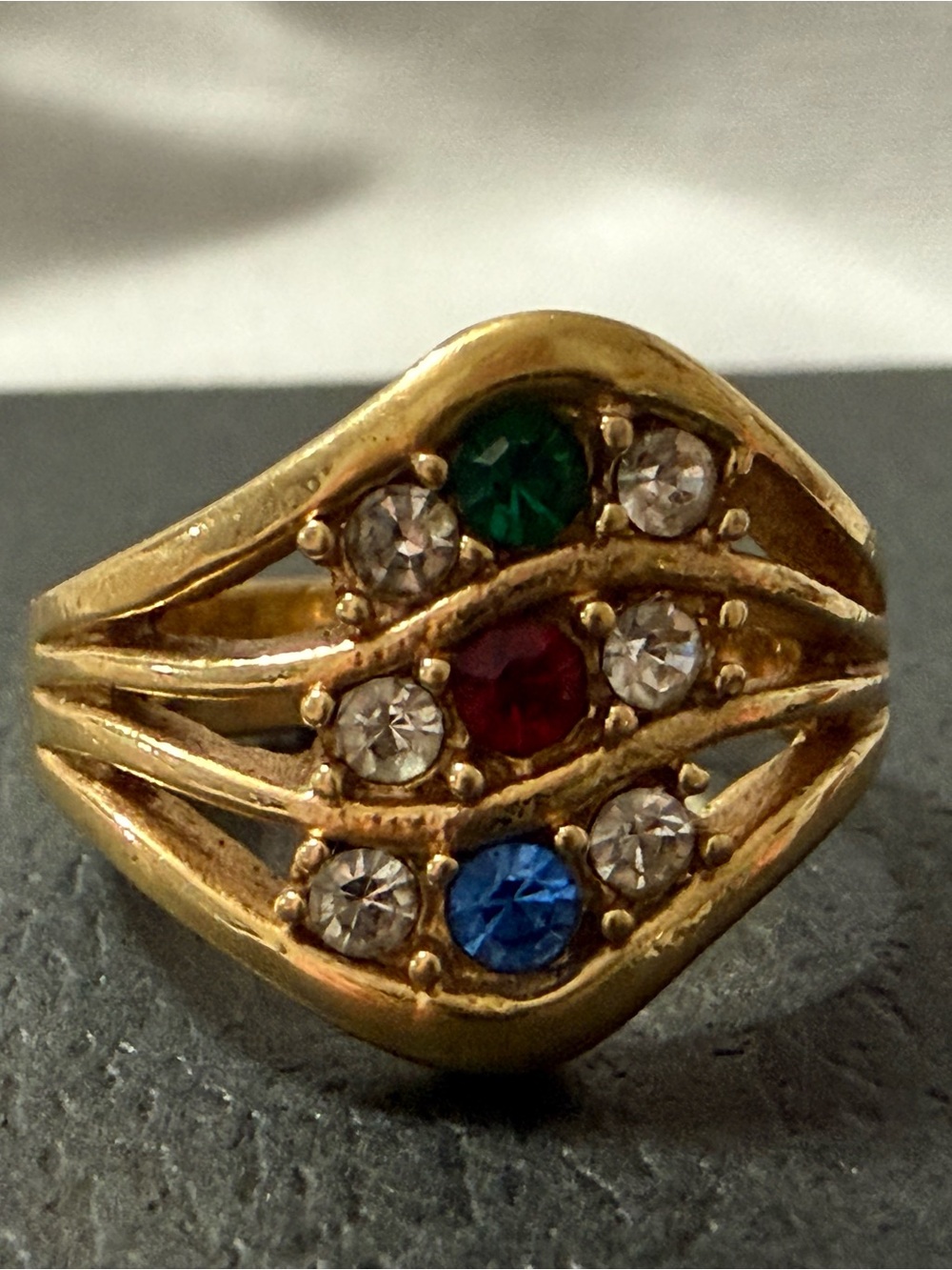 Gold tone Multistone Wave-Front Avon Ring Size 4.75